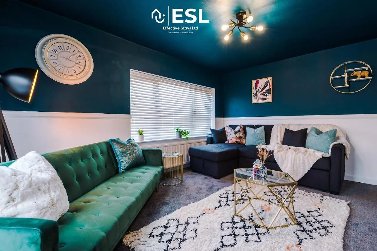 Stylish Chester Townhouse: 3-Bedroom City Center Retreat Hough Green