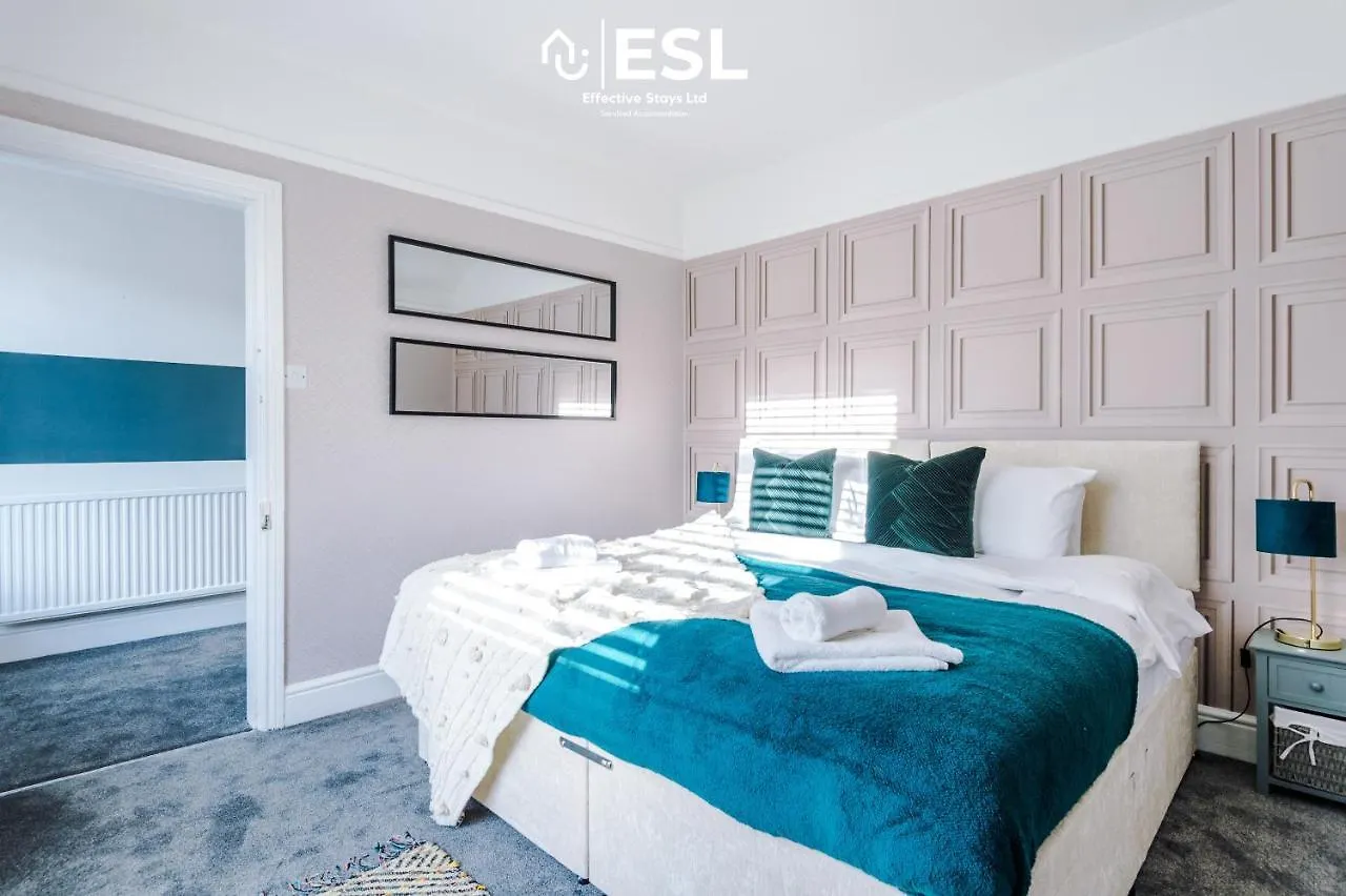 Stylish Chester Townhouse: 3-Bedroom City Center Retreat Hough Green Holiday home