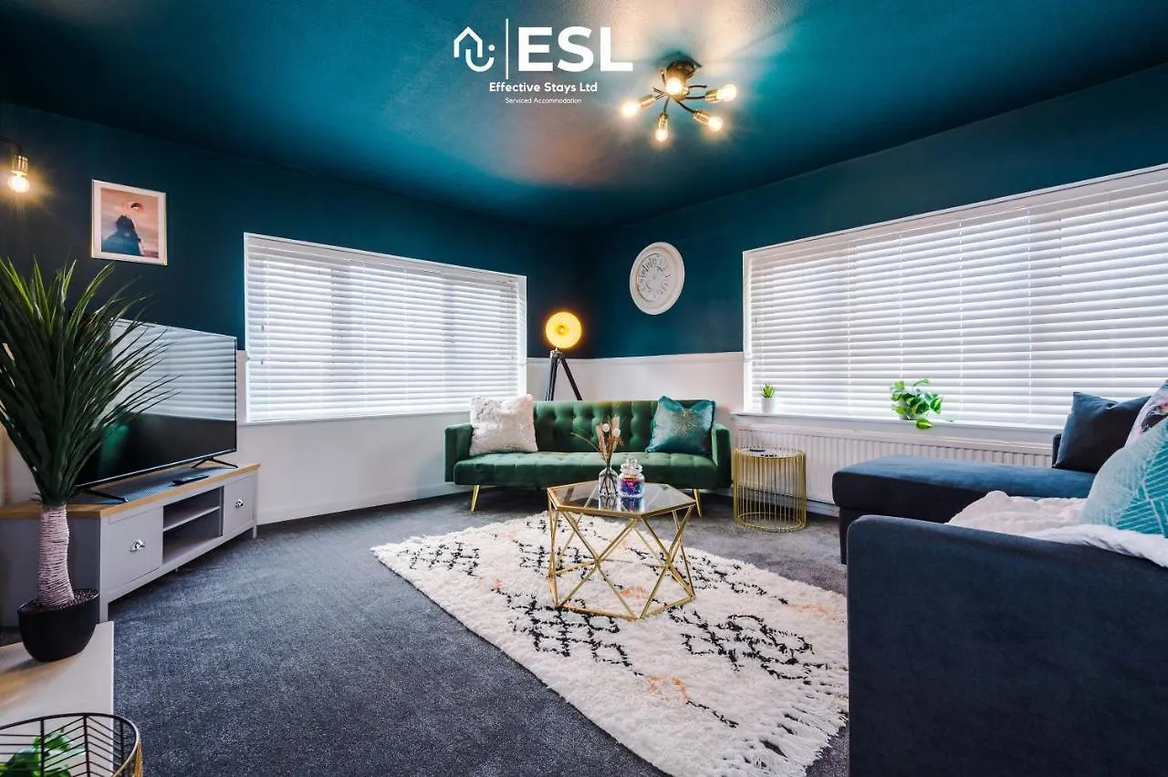 Holiday home Stylish Chester Townhouse: 3-Bedroom City Center Retreat Hough Green